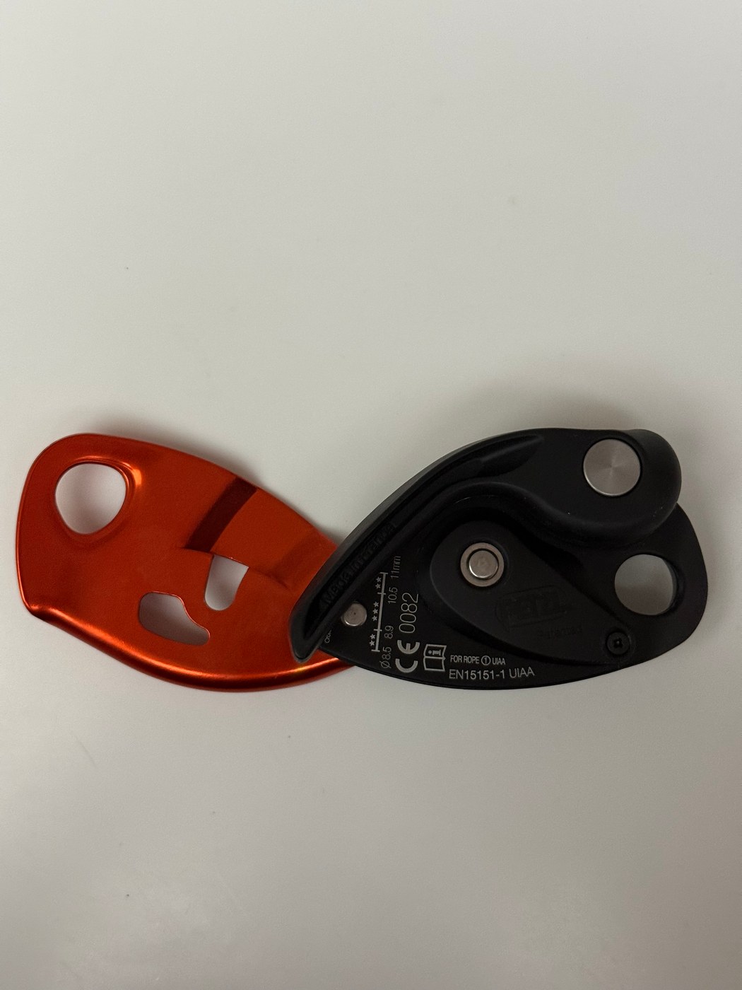 Grigri reference 4: open sideplate, rear view